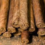 ¿Por qué el tabaco se usa en rituales de limpieza del hogar?