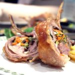 Carre de cordero relleno al horno