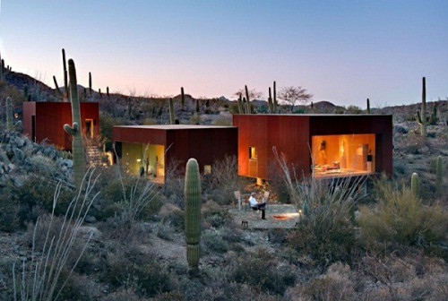 Fachadas de casas en el desierto